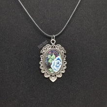 Load image into Gallery viewer, One Move Pendant